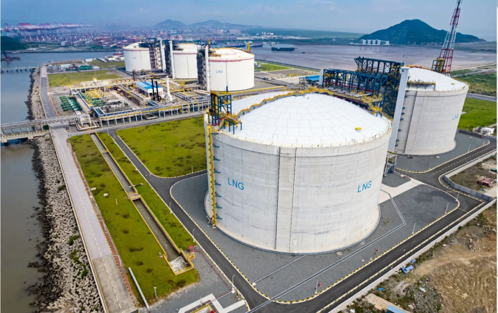 Development of smaller-scale LNG plants