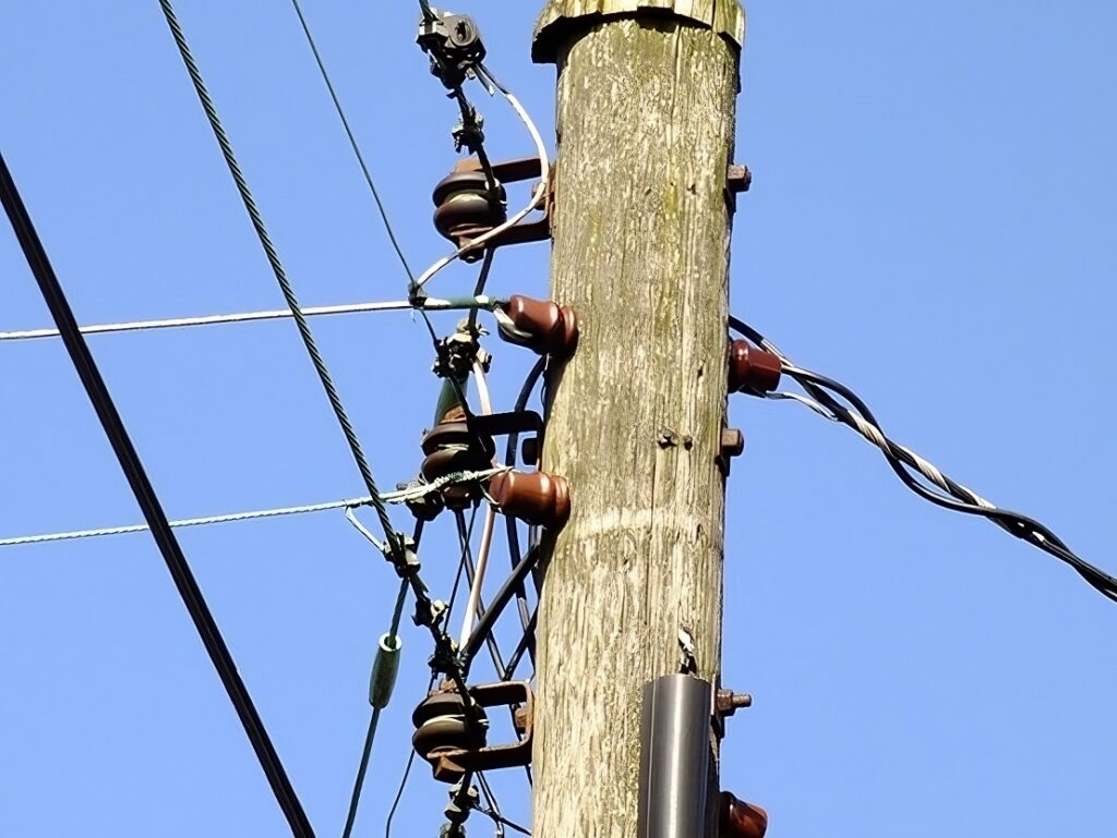 The insulator works in distribution lines