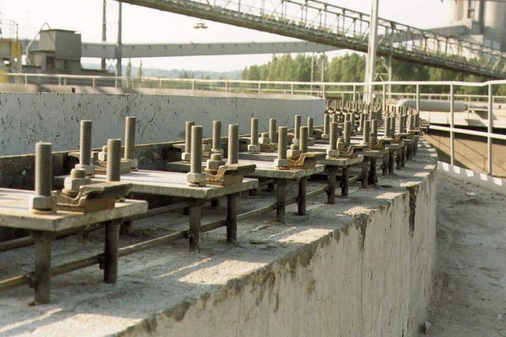 Grouted anchors with anchor rods
