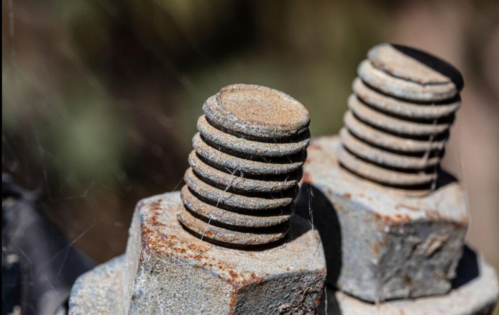 Thread defects on the B-cable suspension screws